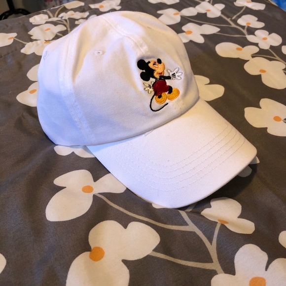 Disney Accessories - SALE❣️NWT Disney Mickey Mouse Hat